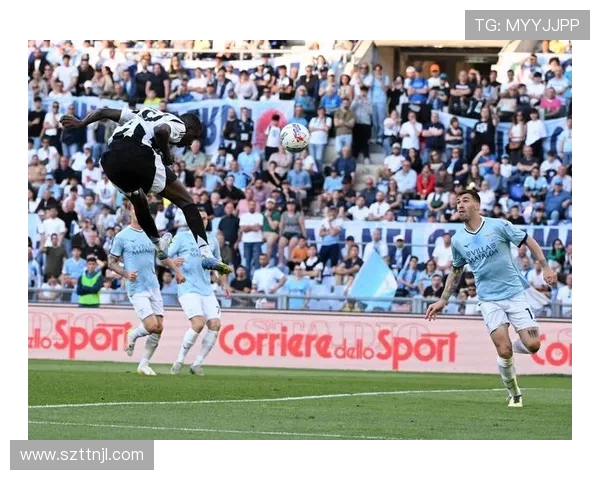 足球比赛中的高空球争夺与头球攻防技术